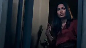 Задник к фильму "Посторонние" #309799