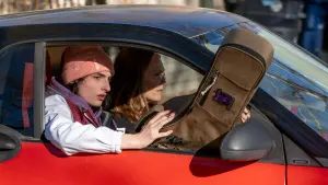 Задник к фильму "Когда ты закончишь спасать мир" #387978