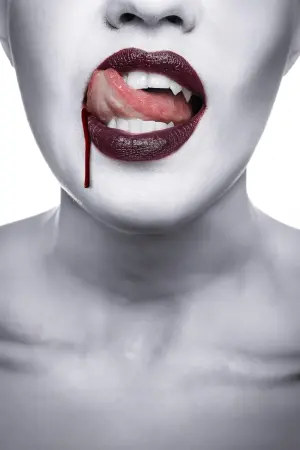 Постер к фильму "Вампир по соседству" #372646