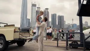 Задник к фильму "Кто угодно, кроме тебя" #575444