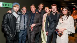 Задник к фильму "Боб Дилан: Никому не известный" #577673