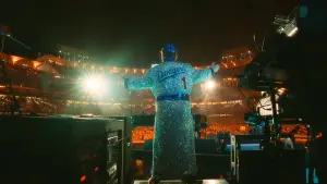 Задник к фильму "Elton John: Never Too Late" #792389