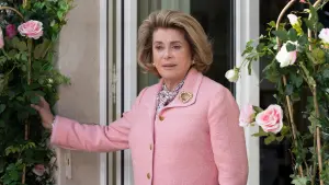 Задник к фильму "Бернадетт" #372602