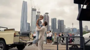 Задник к фильму "Кто угодно, кроме тебя" #575442