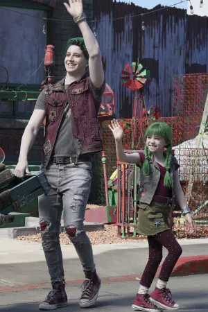 Постер к фильму "З-О-М-Б-И 2" #207367