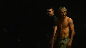 Задник к фильму "Голые руки" #783422