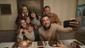 Задник к фильму "Неуязвимый мальчик" #605763