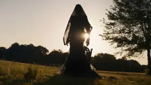 Задник к фильму "Женщина во дворе" #612768