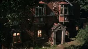 Задник к фильму "Дом, где стекает кровь" #393876