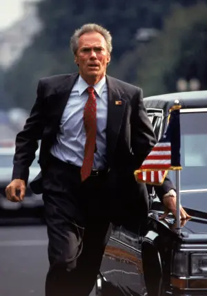 Постер к фильму "На линии огня" #249511