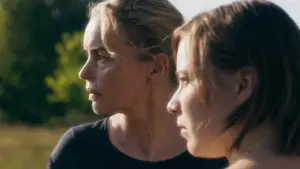 Видео к фильму Cicadas | CICADAS (Ina Weisse) - official trailer - english subtitled