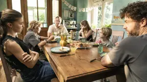 Задник к фильму "Louma - Familie ist kein Kinderspiel" #770232