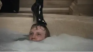 Задник к фильму "Логово белого червя" #349200