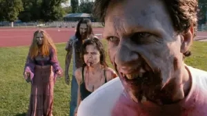 Задник к фильму "Возвращение живых мертвецов 5: Рейв из могилы" #410952