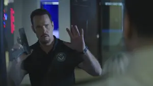 Задник к фильму "Под наблюдением" #325837