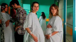 Задник к фильму "Параллельные матери" #259571