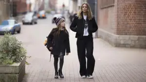 Задник к фильму "Soeurs et demie" #776685