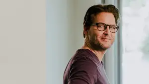 Задник к фильму "Побег из культа "Нэксиам": Мать борется за спасение своей дочери" #425302