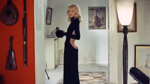 Задник к фильму "Высокий блондин в чёрном ботинке" #247586