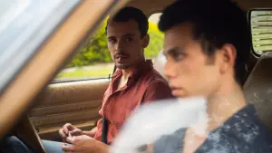 Задник к фильму "Достаточно взрослый" #385776