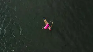 Задник к фильму "Jo in the Water" #781788