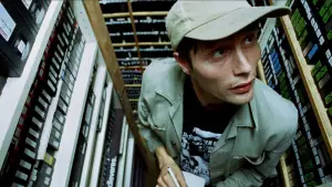 Задник к фильму "Истекающий кровью" #691517