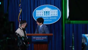 Задник к фильму "Красный, белый и королевский синий" #178928