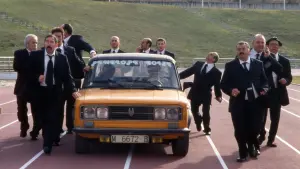 Задник к фильму "Торренте, глупая рука закона" #360294