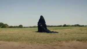 Задник к фильму "Женщина во дворе" #612746