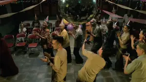 Задник к фильму "Agak Laen: Menyala Pantiku!" #531841