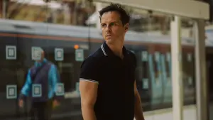 Задник к фильму "Мы все чужие" #189624