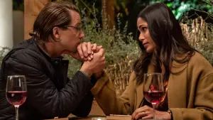 Задник к фильму "Посторонние" #309791