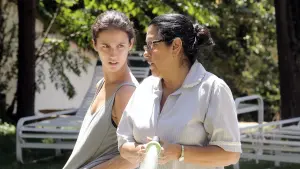 Задник к фильму "Во сколько она вернётся?" #179452