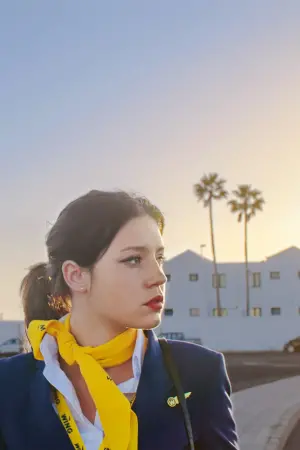 Постер к фильму "Под облаками" #285666