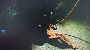 Задник к фильму "Адские пытки для красивой учительницы" #688100