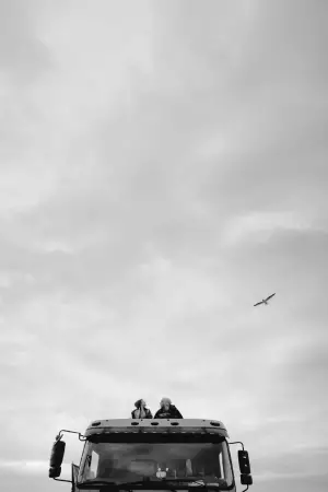 Постер к фильму "Кончится лето" #728926