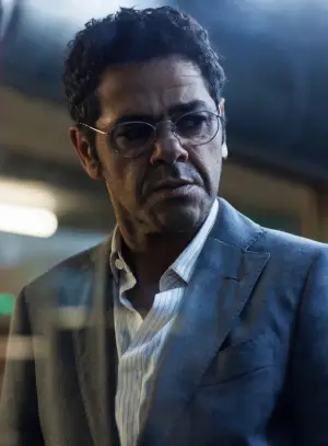 Постер к фильму "Решала. Агент на миллиард" #680161