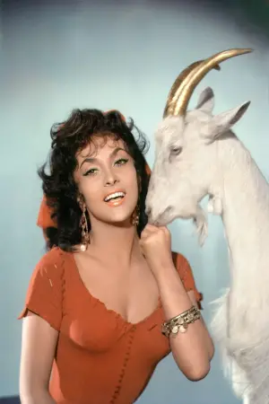 Постер к фильму "Собор Парижской Богоматери" #393305