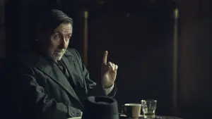 Задник к фильму "Острые козырьки: бессмертный" #759657