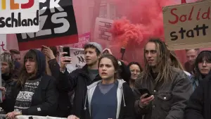 Задник к фильму "А завтра весь мир" #411986