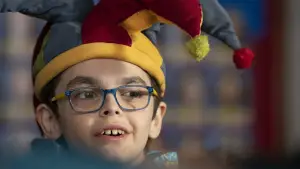 Задник к фильму "Неуязвимый мальчик" #605790