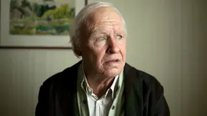 Задник к фильму "Столетний старик, который вылез в окно и исчез" #262576