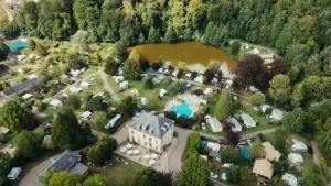 Задник к фильму "Le camping, un siècle de bonheur français" #929543