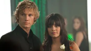 Задник к фильму "Страшно красив" #290473