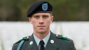 Задник к фильму "Долгий путь Билли Линна в перерыве футбольного матча" #308321