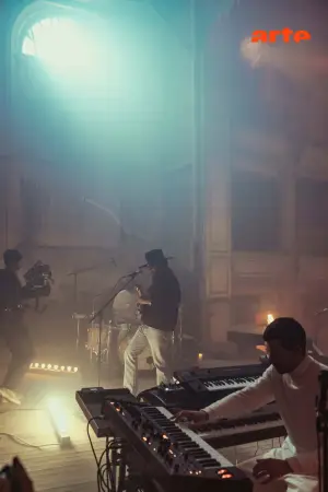 Постер к фильму "Sébastien Tellier au Théâtre de Mirecourt - Passengers" #775373