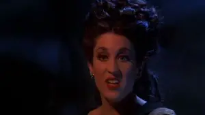 Задник к фильму "Эльвира - Повелительница Тьмы 2. Проклятые холмы Эльвиры" #475190