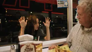 Задник к фильму "Мона Лиза и кровавая луна" #345543