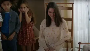 Задник к фильму "Улыбка" #620075