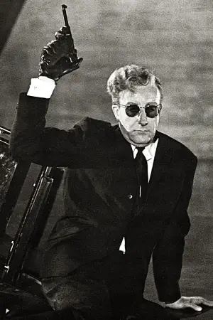 Постер к фильму "Доктор Стрейнджлав, или Как я научился не волноваться и полюбил атомную бомбу" #659061